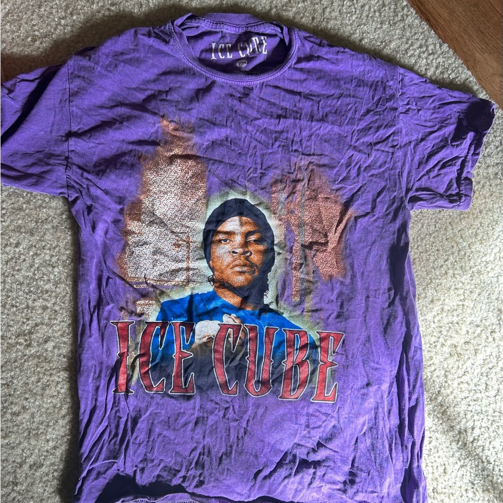 graphic tee